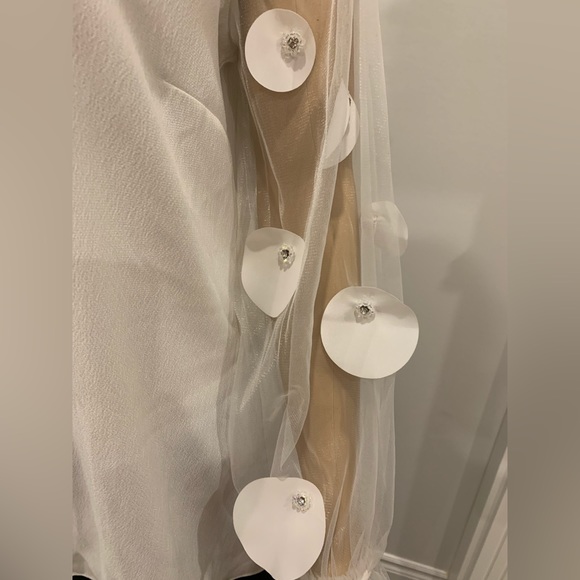 Beautiful new top see-through sleeves and detailed - Picture 4 of 4